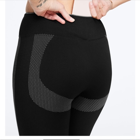 Victoria Secret PINK Seamless Leggings - Picture 2 of 6